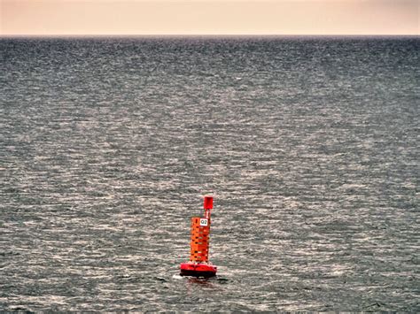 Liverpool Bay Queen S Channel Marker David Dixon Cc By Sa 2 0