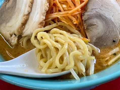 都心にも出店して！ ロードサイドの人気店『くるまやラーメン』の「ねぎ味噌ラーメン」が感動必至の旨さだった｜ニフティニュース