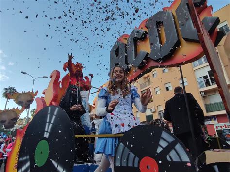 El Carnaval Desborda Alegr A En Una Animada Cabalgata Del Humor De