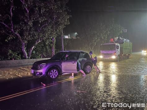 深夜強降雨台9線積水3車熄火 初鹿警即刻救援 Ettoday地方新聞 Ettoday新聞雲