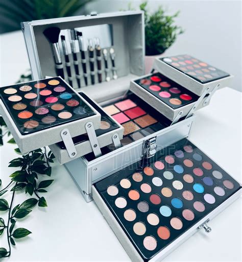 Complete Makeup Kit Box | Saubhaya Makeup