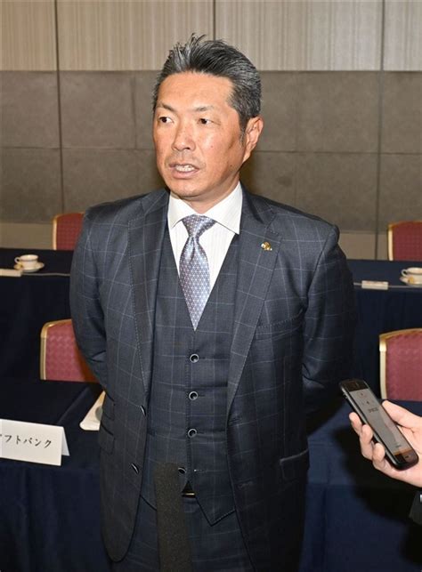 12球団監督会議を終え、取材に応じる小久保監督（撮影・冨永豊） 育成制度、ホークス小久保監督の提案の重い意味 【小鉄のスポーツnavi