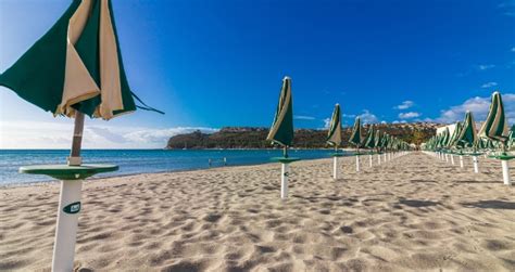 beaches  sardinia  ultimate guide ferryhopper