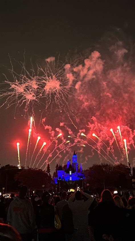 Disneyland's Original Fireworks Show Returns for Throwback Nite ...