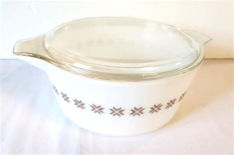 Lot Vintage Town And Country Pyrex Bowl Estatesales Org