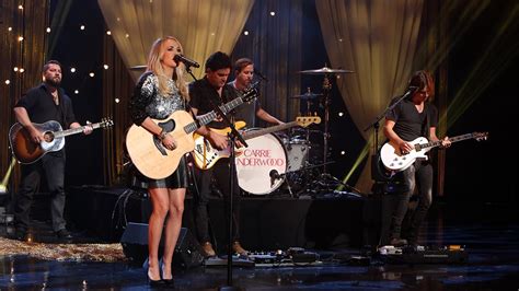 Carrie Underwood Performs Smoke Break Youtube