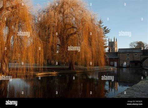 Bourne, Lincolnshire, 22nd Jan 2023. UK Weather: The sun colours the ...