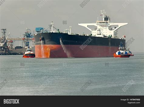 Large Crude Oil Tanker Image & Photo (Free Trial) | Bigstock