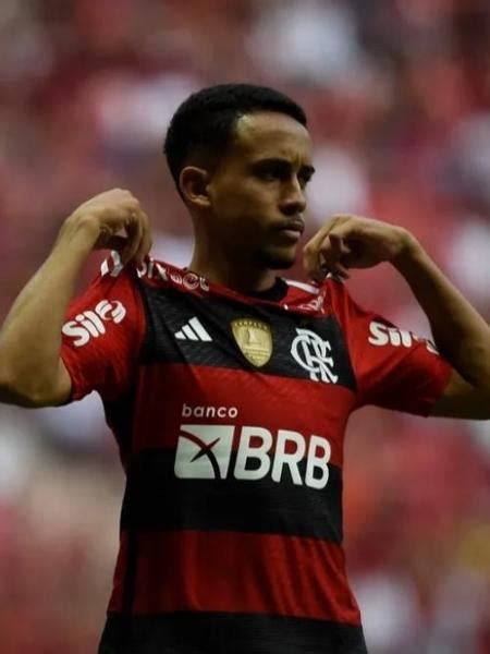 Matheus Gon Alves Do Flamengo Tem Carro Roubado Perto Do Maracan