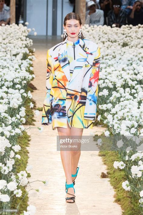 Gigi Hadid Walks The Runway During The Off White Menswear Spring News Photo Getty Images