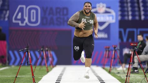 Defensive Tackle Siaki Ika Runs The Yard Dash At The Nfl