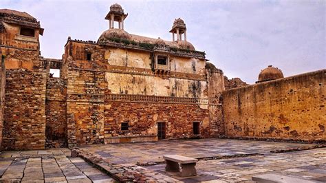 Discover India's Biggest Forts: Historical Marvels Worth Visiting