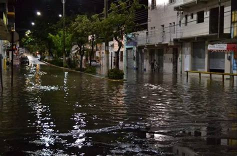 Chuva Deixa Carros Submersos E Famílias Desabrigadas No Ceará