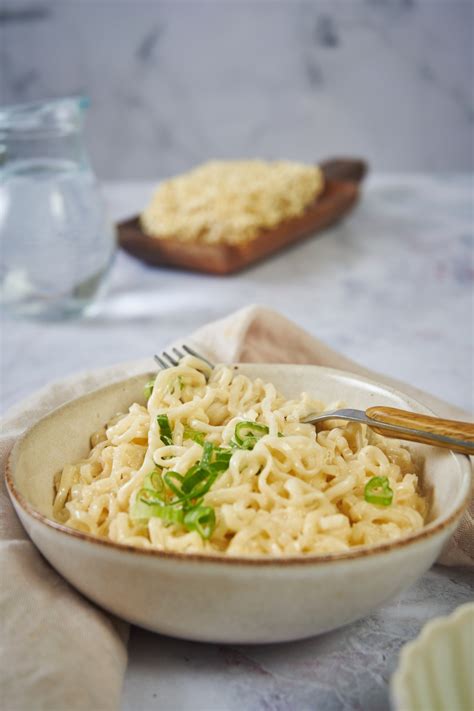 10 Minute Creamy Ramen Made With Only 4 Ingredients