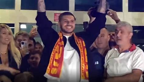 Galatasaray-Fans sind bei der Ankunft von Icardi völlig aus dem Häuschen