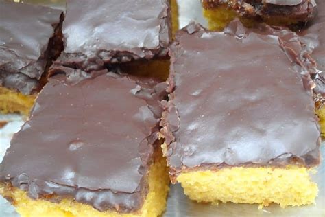 Bolo de cenoura casquinha quebradiça de chocolate uma delícia