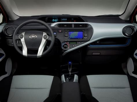 2014 Toyota Prius c: 37 Interior Photos | U.S. News