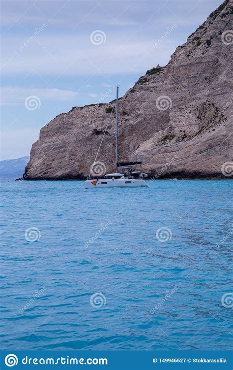 A Ba A E O Navio De Navagio Destroem A Praia No Ver O O Marco Natural O