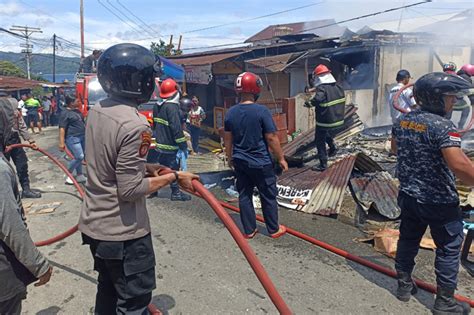 Empat Rumah Dan Dua Kios Di Bentas Ludes Terbakar Siwalima