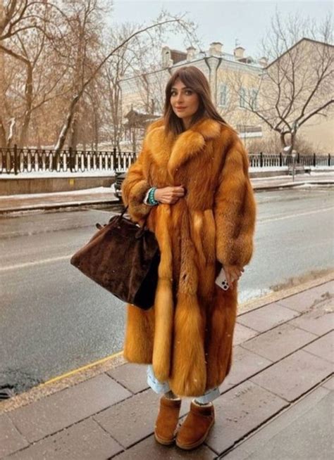 Pin By Boite Alettres On Fourrure In Fur Coat Fox Fur Fur