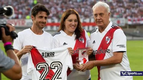 La Emoci N De La Hija De Leopoldo Jacinto Luque En El Homenaje De River