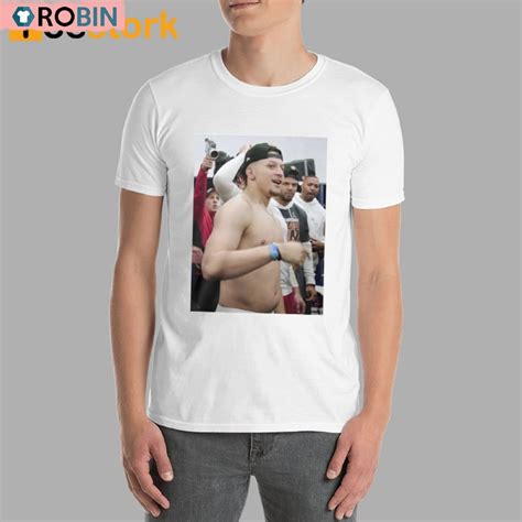 Patrick Mahomes Shirtless Unisex Shirt - RobinPlaceFabrics