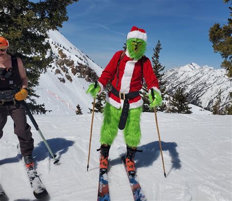 Funny Costumes on the Slopes — Snowjournal 2.0