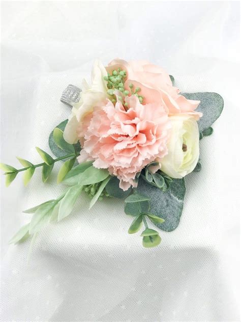 Diy Corsage For Mom Artofit