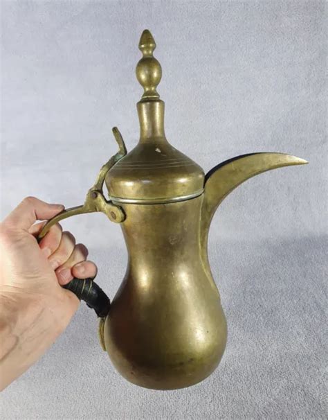 ANCIENNE CAFETIÈRE ARABE en cuivre Dallah 33 cm Café دلة EUR 120 00