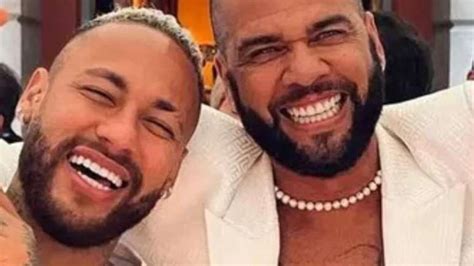 Neymar E Fam Lia Enviaram R Mil Para Reduzir Pena De Daniel Alves