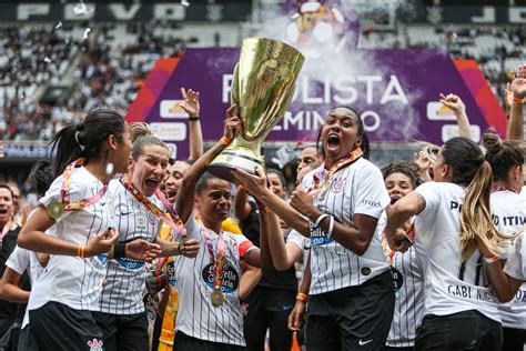 Futebol Feminino Multicampeão No Corinthians Arthur Elias Acerta