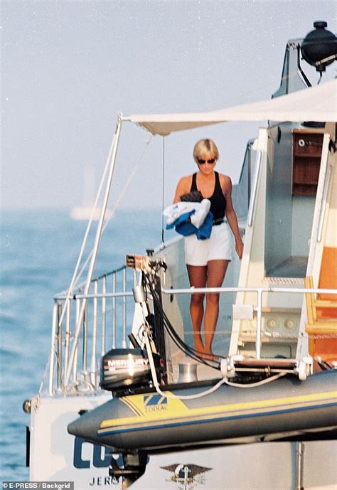 Exclusive Pictured Inside Luxury Ft Motor Yacht Cujo Used By Diana