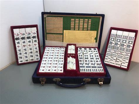 Vintage Japanese Mahjong Game Set Mahjong Pai Wooden Case Complete