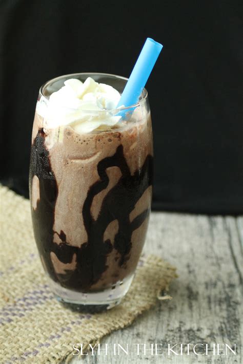 Blended Iced Mocha Coffee Slyh In The Kitchen Recipe Peppermint Mocha Recipe Homemade