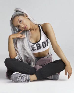 Background Ariana Grande Wallpaper Enwallpaper