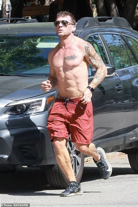 Ryan Phillippe Shows Off His Toned Physique On A Shirtless Run Shirtless Ryan Philipe Ryan