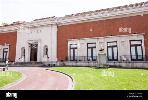 Bilbao fine arts museum hi-res stock photography and images - Alamy