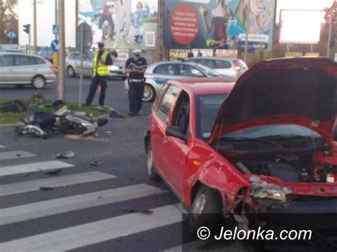 Zderzy Y Si Dwa Samochody I Motorowerzysta Na Skrzy Owaniu Alei Jana