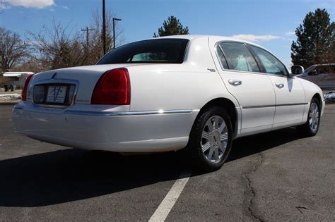 2005 Lincoln Town Car Signature Limited | Victory Motors of Colorado