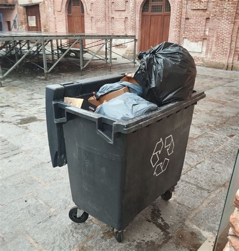 Los Vecinos Del Casco Antiguo Hartos De Que No Se Recoja La Basura