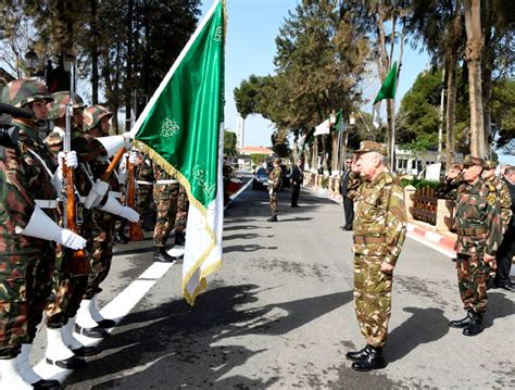 MDN le Général dArmée Saïd Chanegriha en visite au Commandement de