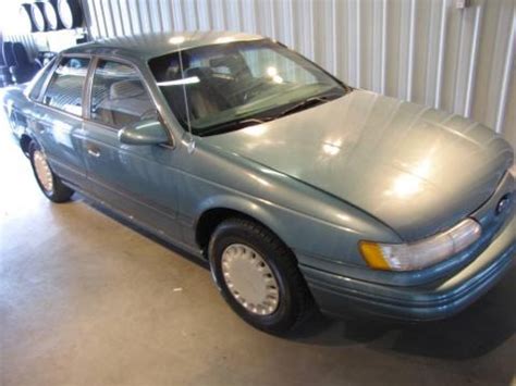 1993 Ford Taurus GL Sedan Data, Info and Specs | GTCarLot.com