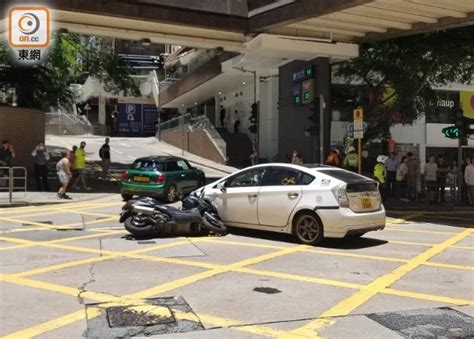 灣仔私家車撼電單車 兩司機俱傷｜即時新聞｜港澳｜oncc東網