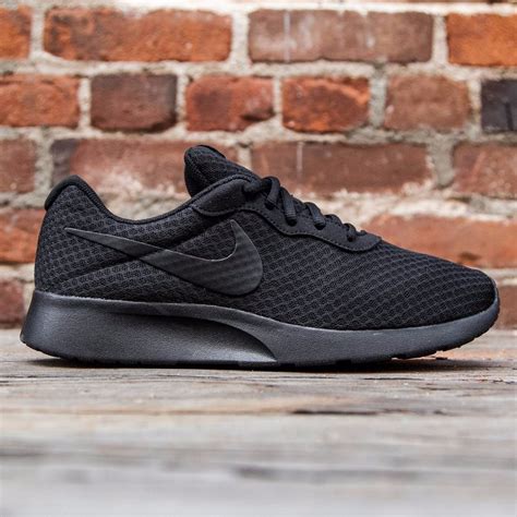 Tenis Nike Tanjun Negro Total Caballero Oct En