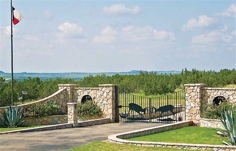 How to build a ranch entry gate – Builders Villa