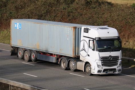 R999RDS Mercedes Actros M4 Downend Bristol 10 2 2022 Michael