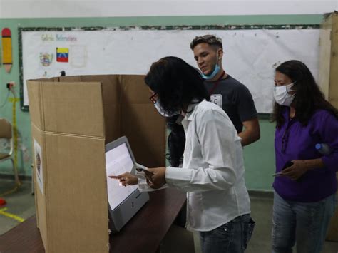 Eu Observers Begin Work Ahead Of Venezuela Elections Euractiv