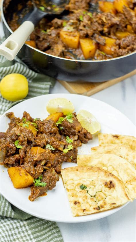 Aloo Gosht Mutton Lamb Curry With Potato Piping Pot Curry