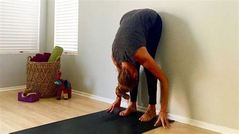 8 Ways (Besides Handstand) to Use a Wall in Your Yoga Practice | Wall ...