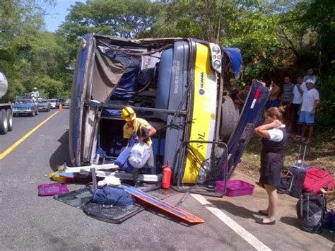 Varios Nicas Lesionados Tras Vuelco De Autobús En El Salvador La Voz